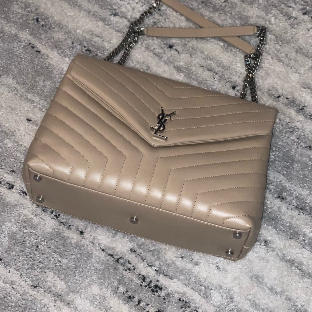 Jumbo (YSL) Yves Saint Laurent LouLou Chain Purse